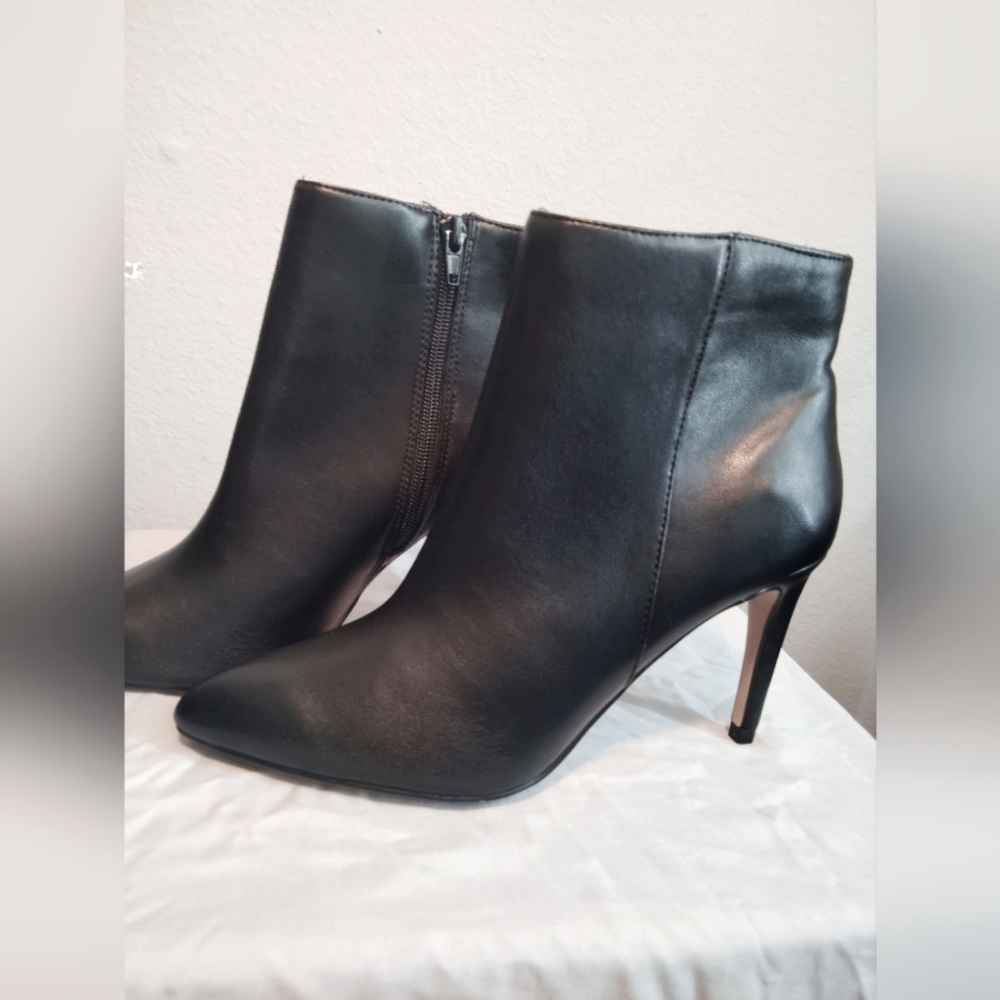 XOXO BLACK HEELED ANKLE BOOTS